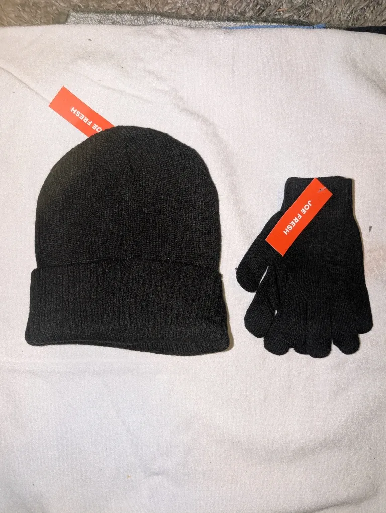 BNWT Unisex hat & mitts