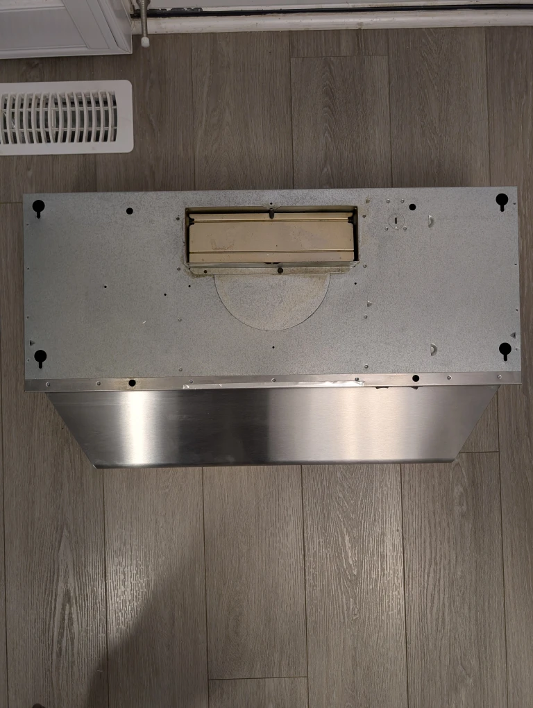 Broan - 24 Inch 160 CFM Under Cabinet Range Vent in Stainless - photo 5