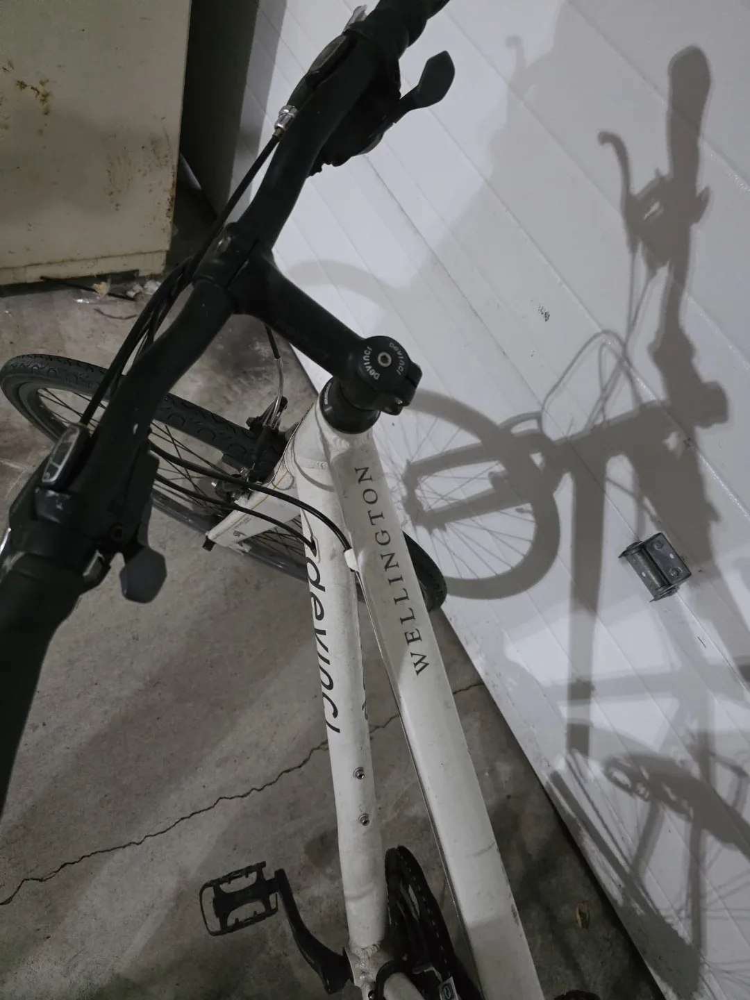 Devinci Wellington Bike image indicator(2)