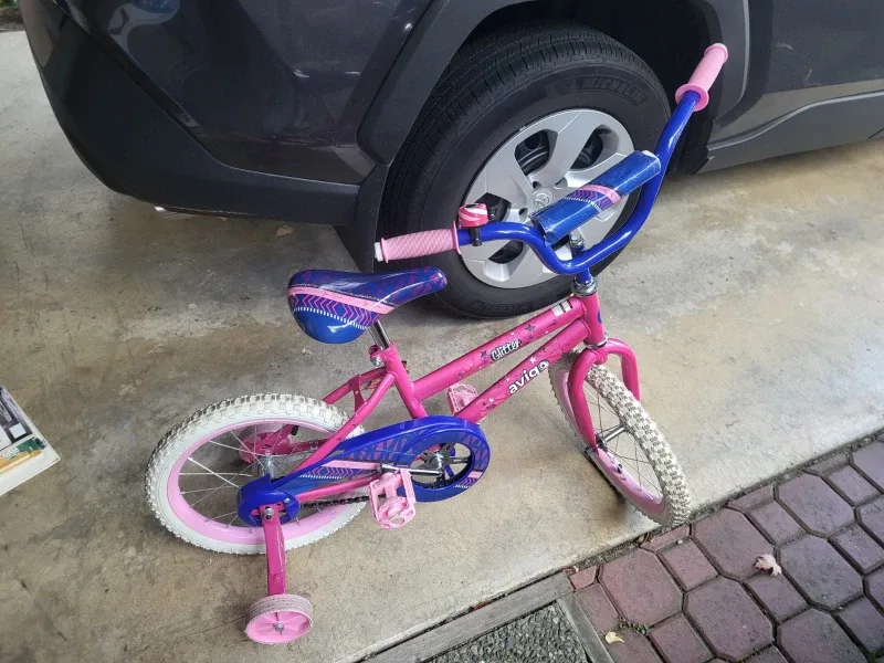 Avigo Glitter Kids' Bike & Little Tikes Scooter image indicator(3)