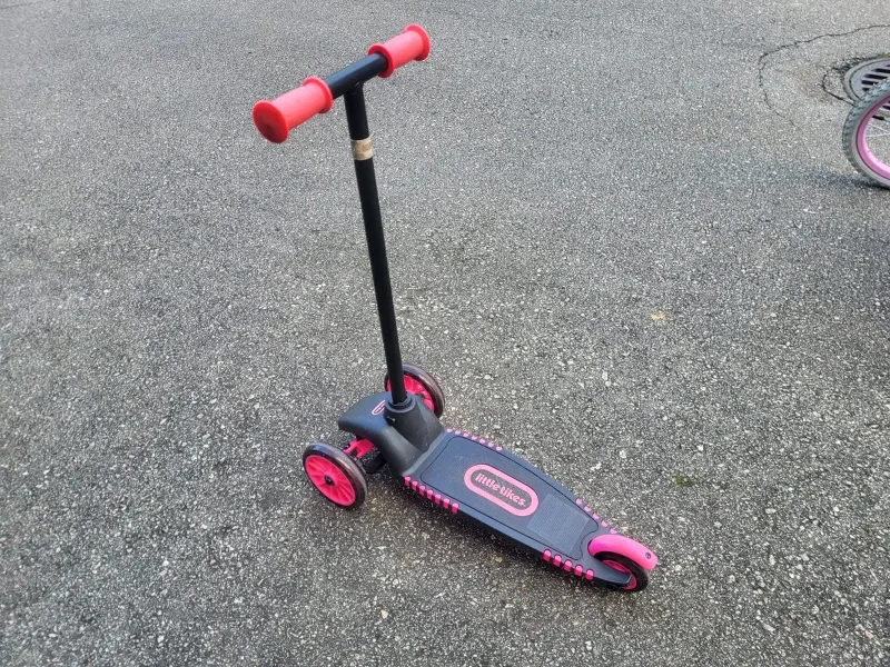 Avigo Glitter Kids' Bike & Little Tikes Scooter image indicator(6)