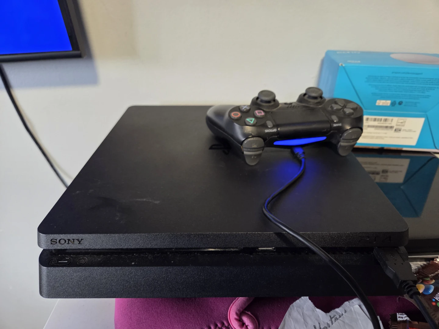 Sony PS4 slim Console 1tb - photo 2
