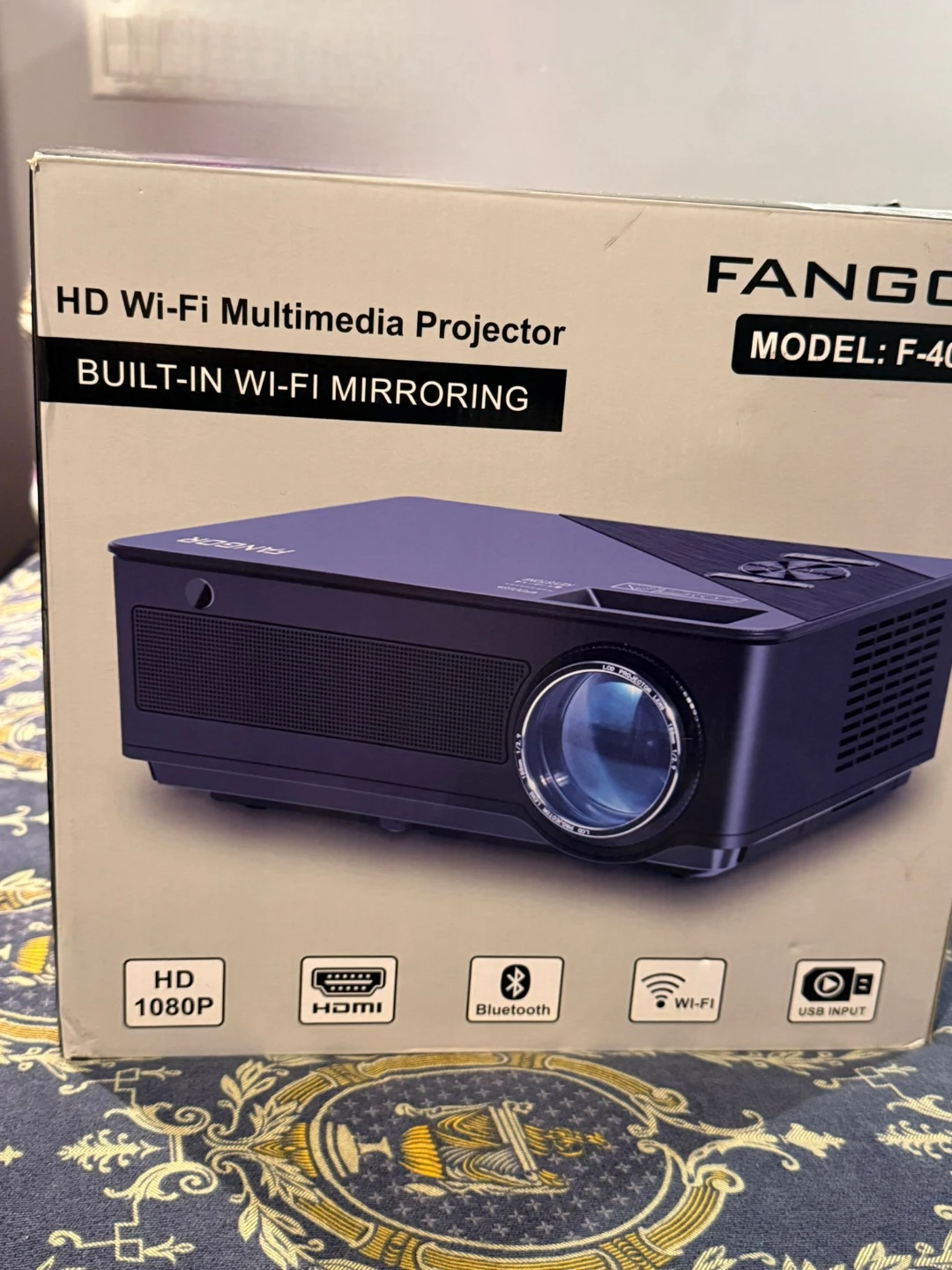Fangor F-402 HD Wi-Fi Multimedia Projector - New in Box!