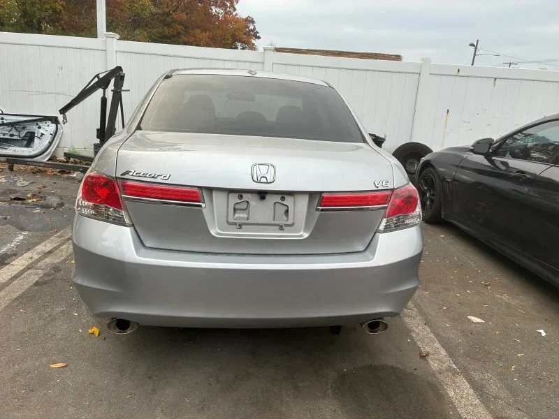 Honda Accord Silver Sedan - 114358 Miles image indicator(4)