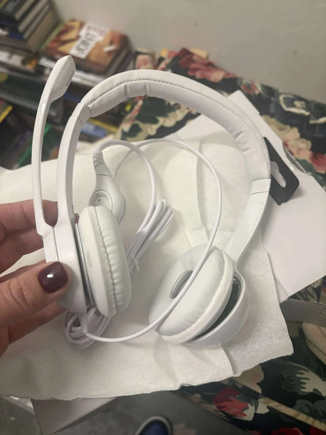 Logitech H390 USB Computer Headset - White image indicator(4)