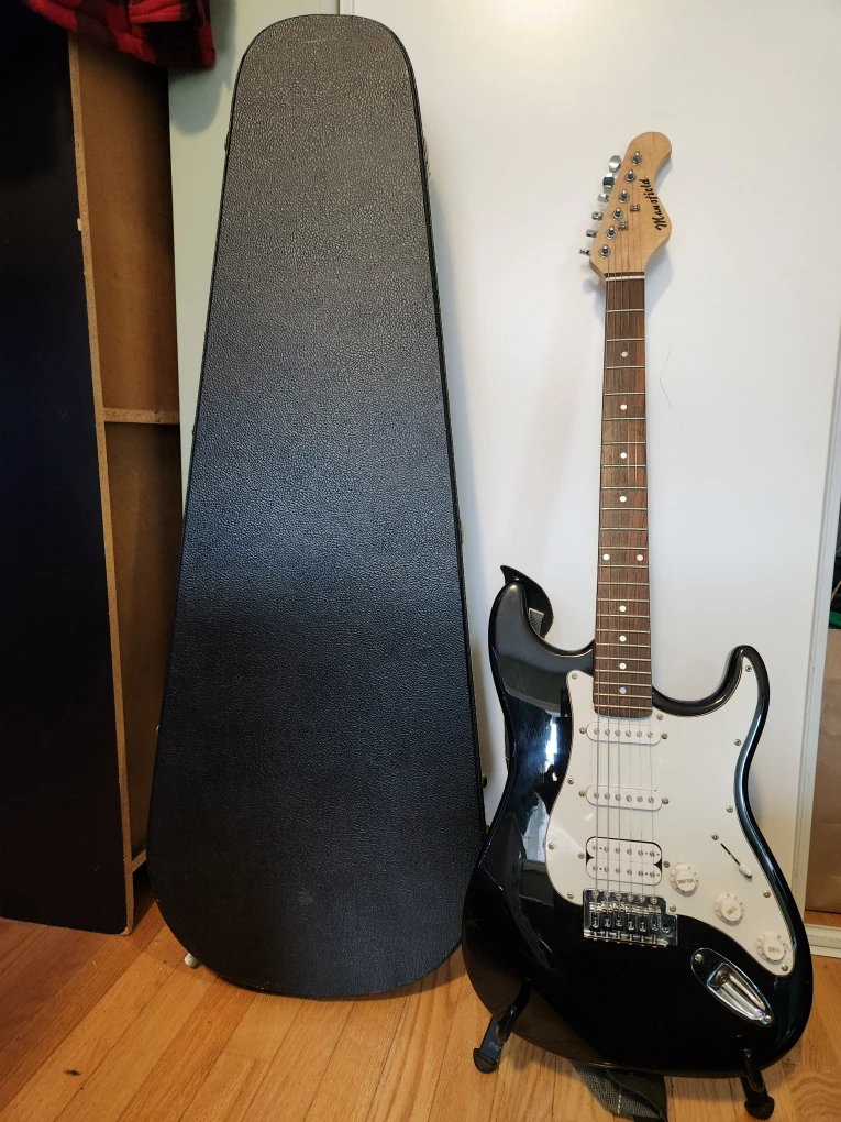 Mansfield Electric Guitar with Case & Amp - photo 3
