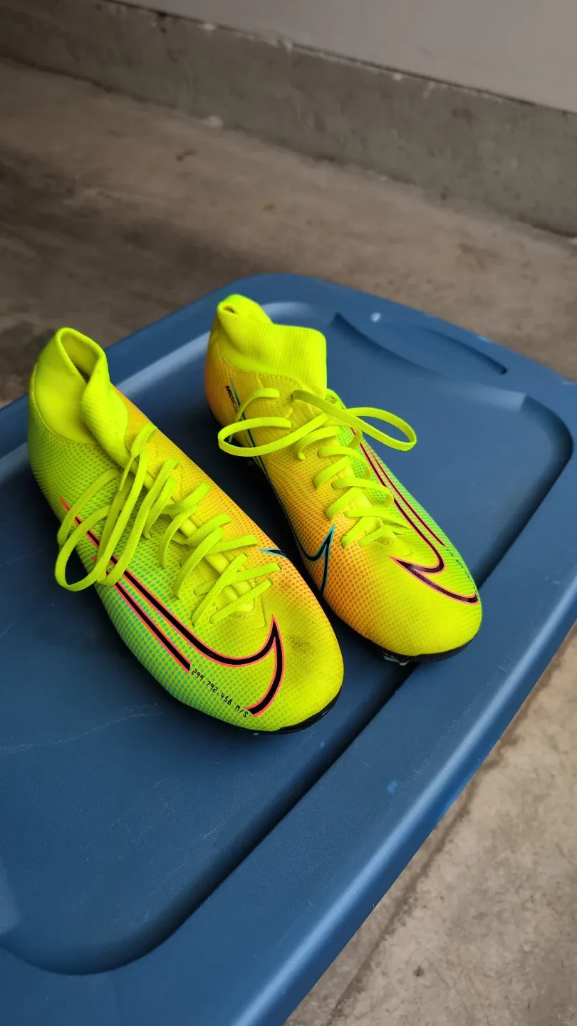 Nike Mercurial Soccer Cleats - Size 9. 5