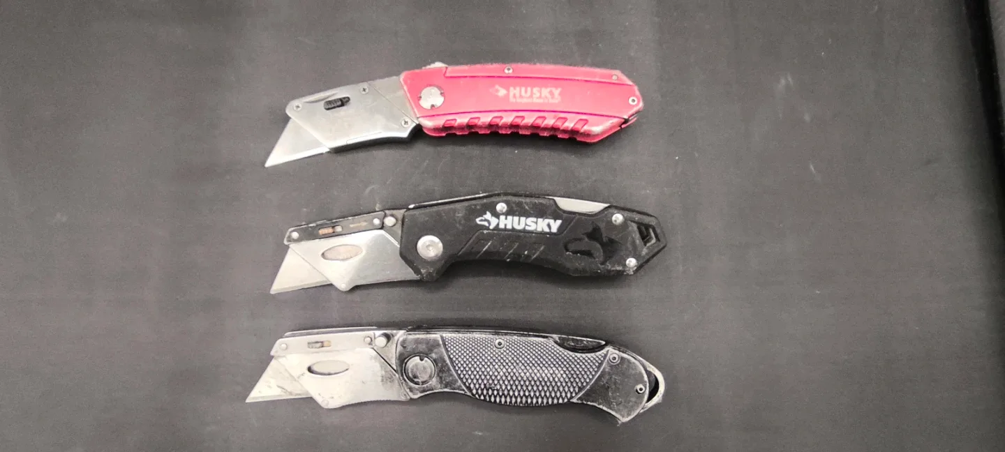 Husky Utility Knives - Set of 3 image indicator(2)