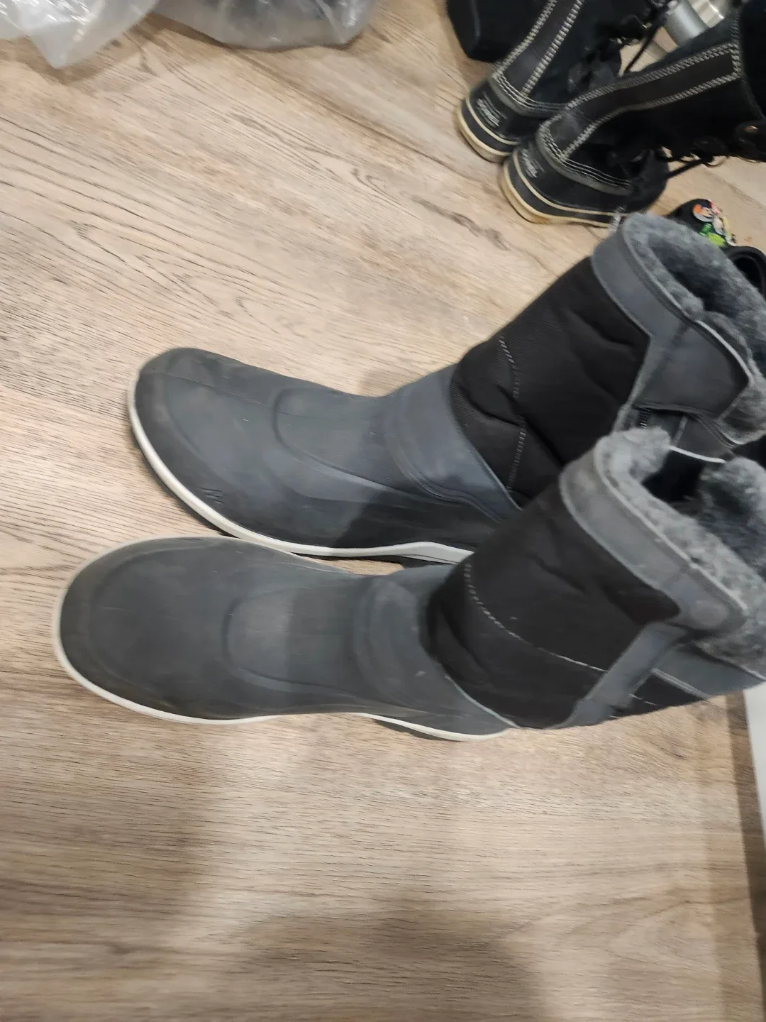 **Winter Clothing Bundle for Sale!** image indicator(2)