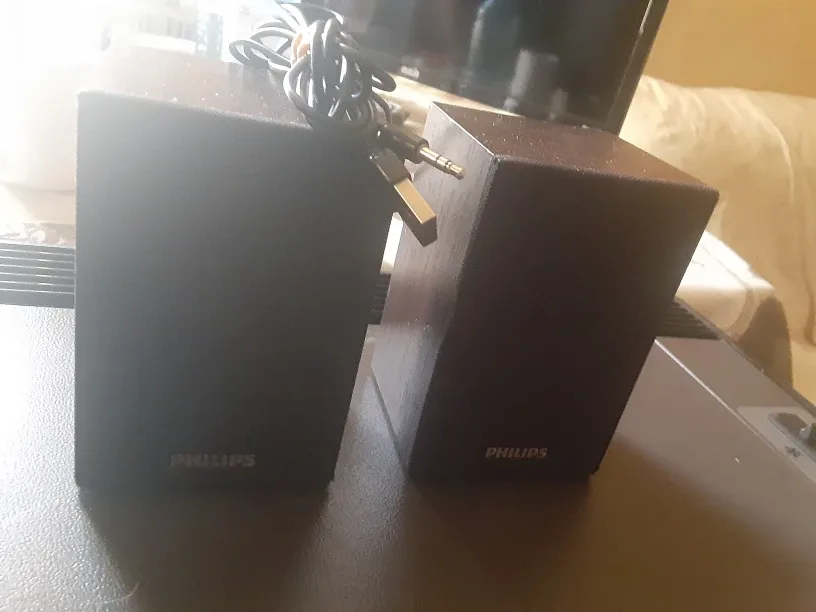 Pair Philips SPA2037 Multimedia Speakers 2.0