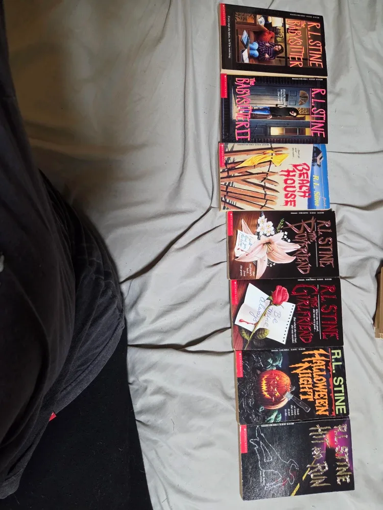 R.L. Stine Novels image indicator(2)