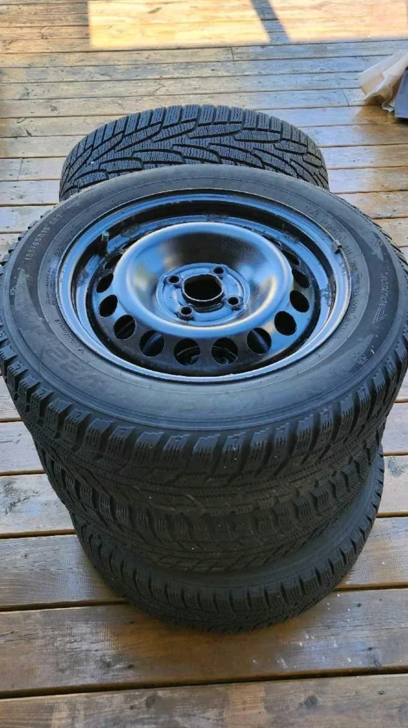 Set of 4 Studless Winter Tires 185/65R15 image indicator(2)