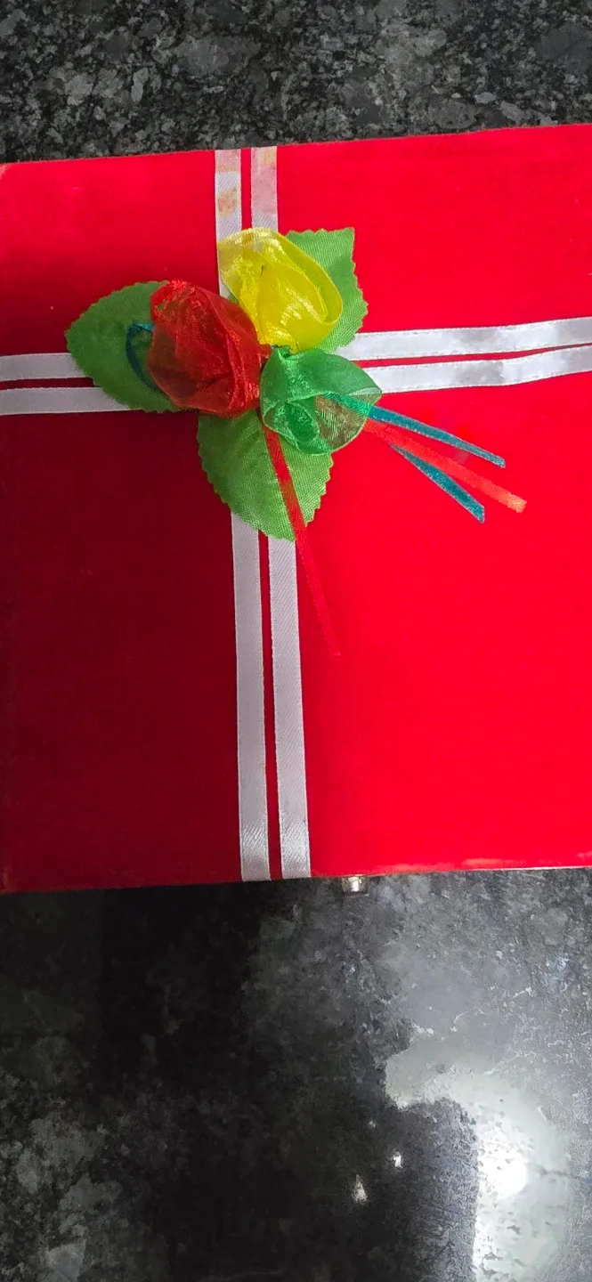 Gold-toned Jewellery Set image indicator(6)