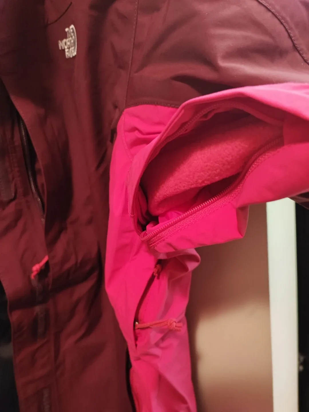 🆕 The North Face Pink & Burgundy Jacket(2 piece) image indicator(7)