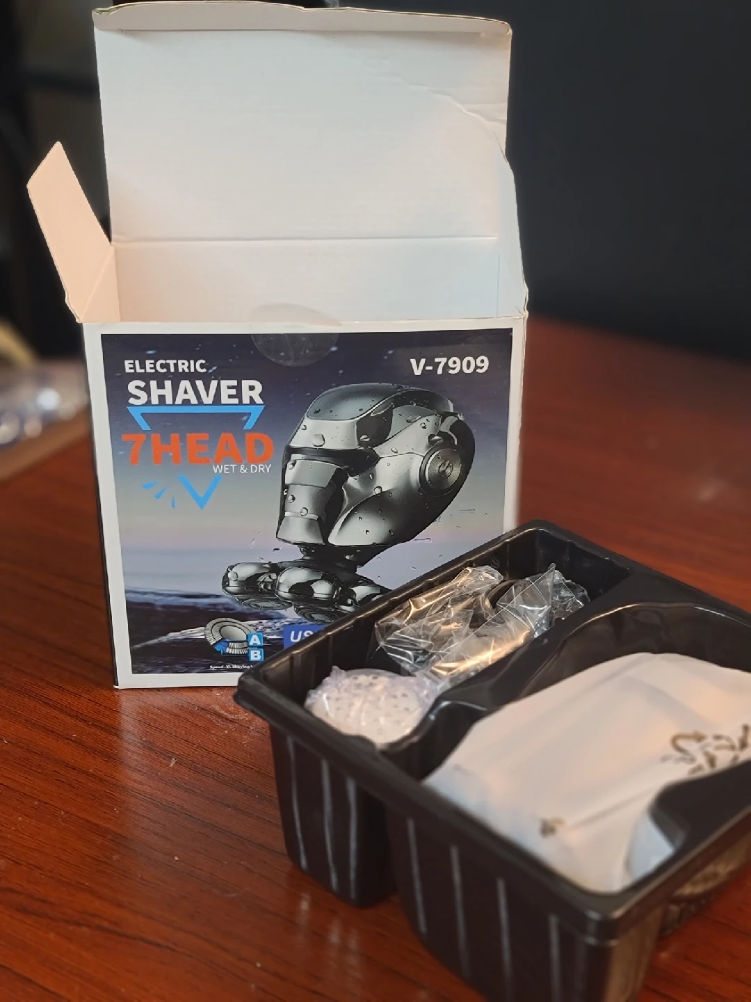 Electric Shaver - Wet & Dry Usage, 7 Shaving Heads - photo 2