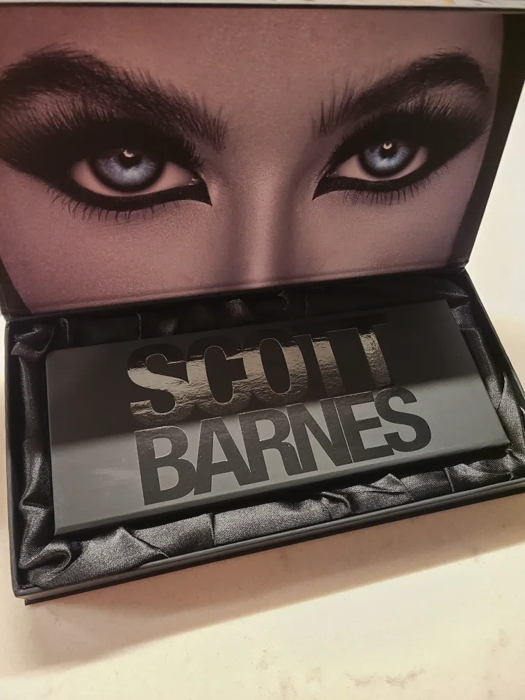 Scott Barnes Mesmerize Eyeshadow Palette image indicator(2)