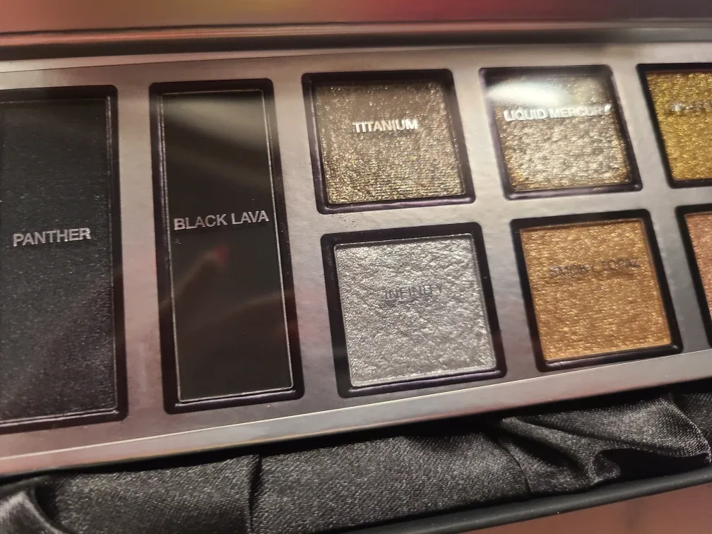 Scott Barnes Mesmerize Eyeshadow Palette image indicator(4)