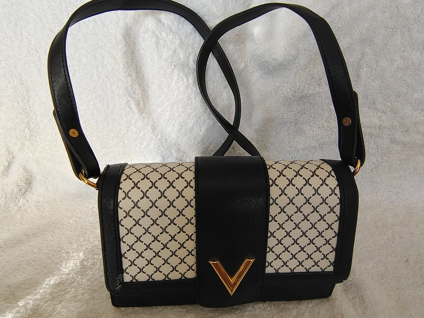 Bride White Quilted Pearl Embellished Clutch image indicator(3)