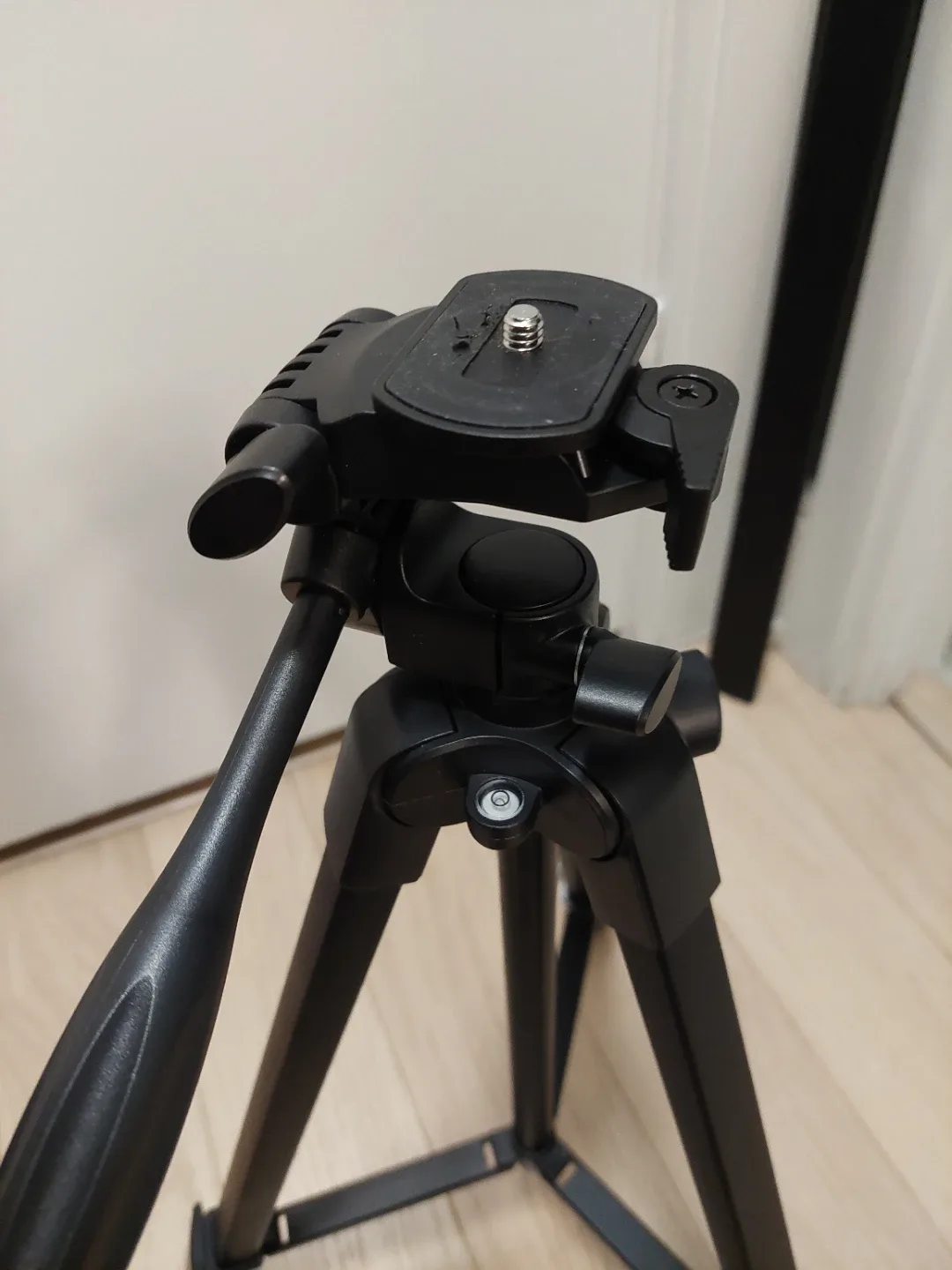Generic Tripod Stand image indicator(2)