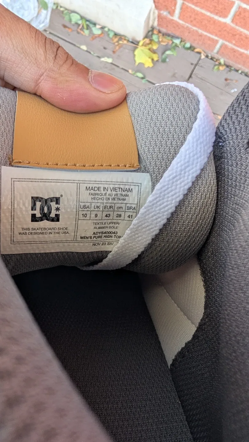 DC Shoes High-Top, Size 10 (Men's) image indicator(4)