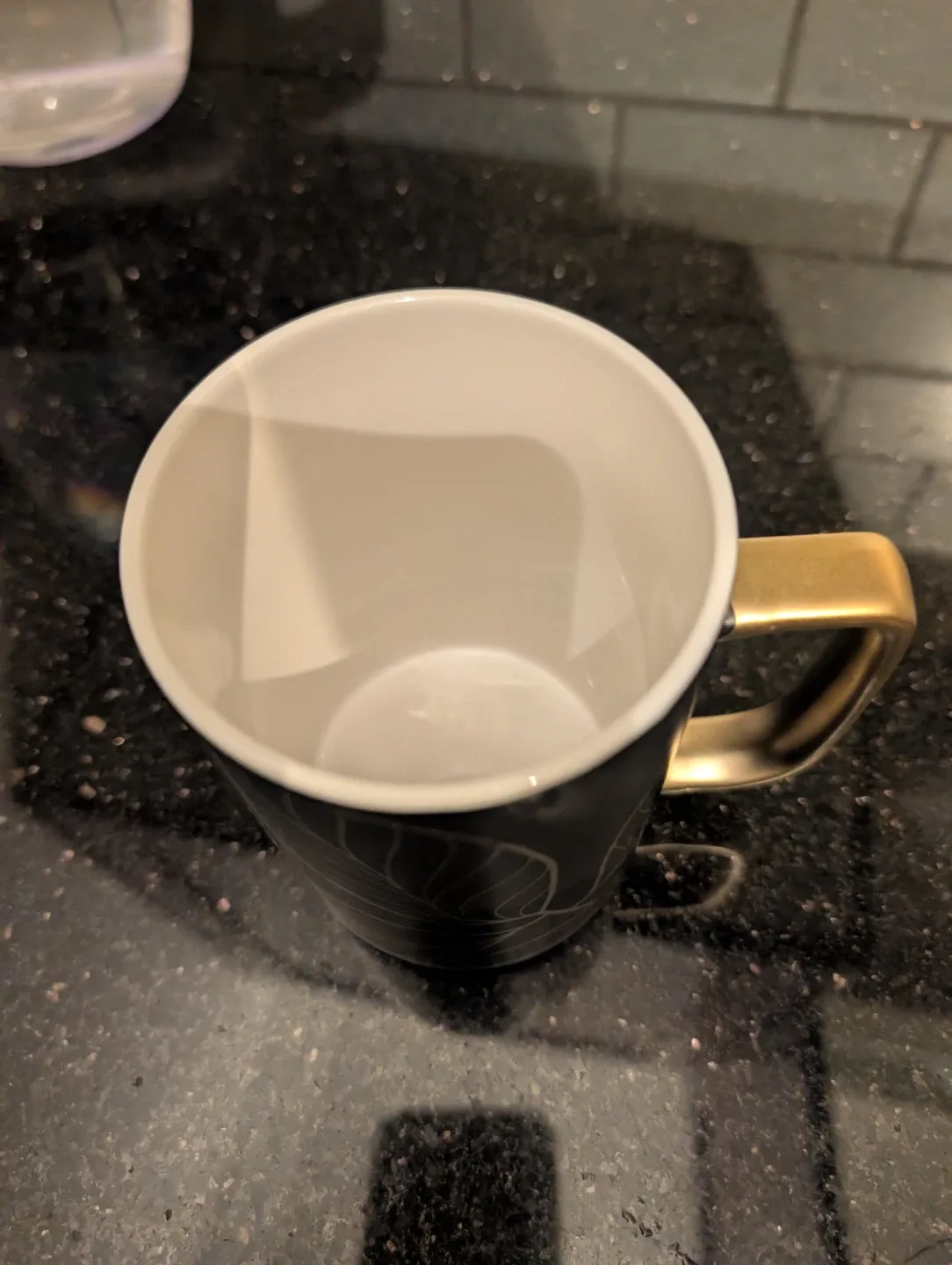 Stylish Black & Gold Leaf Mug with Lid image indicator(2)