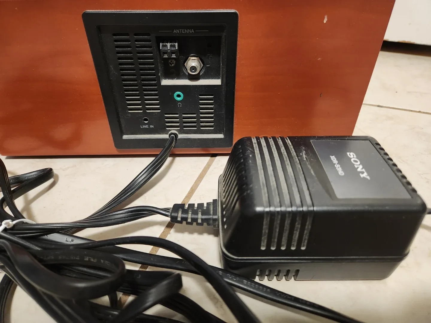 Sony XDR-S3HD Radio with Power Adapter image indicator(3)