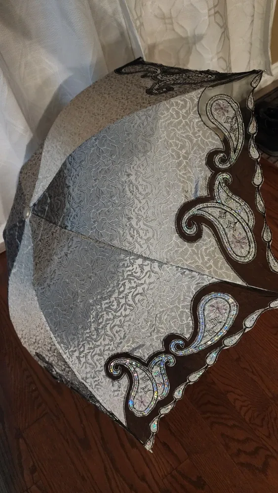 Stylish Sun Umbrella with Paisley Design