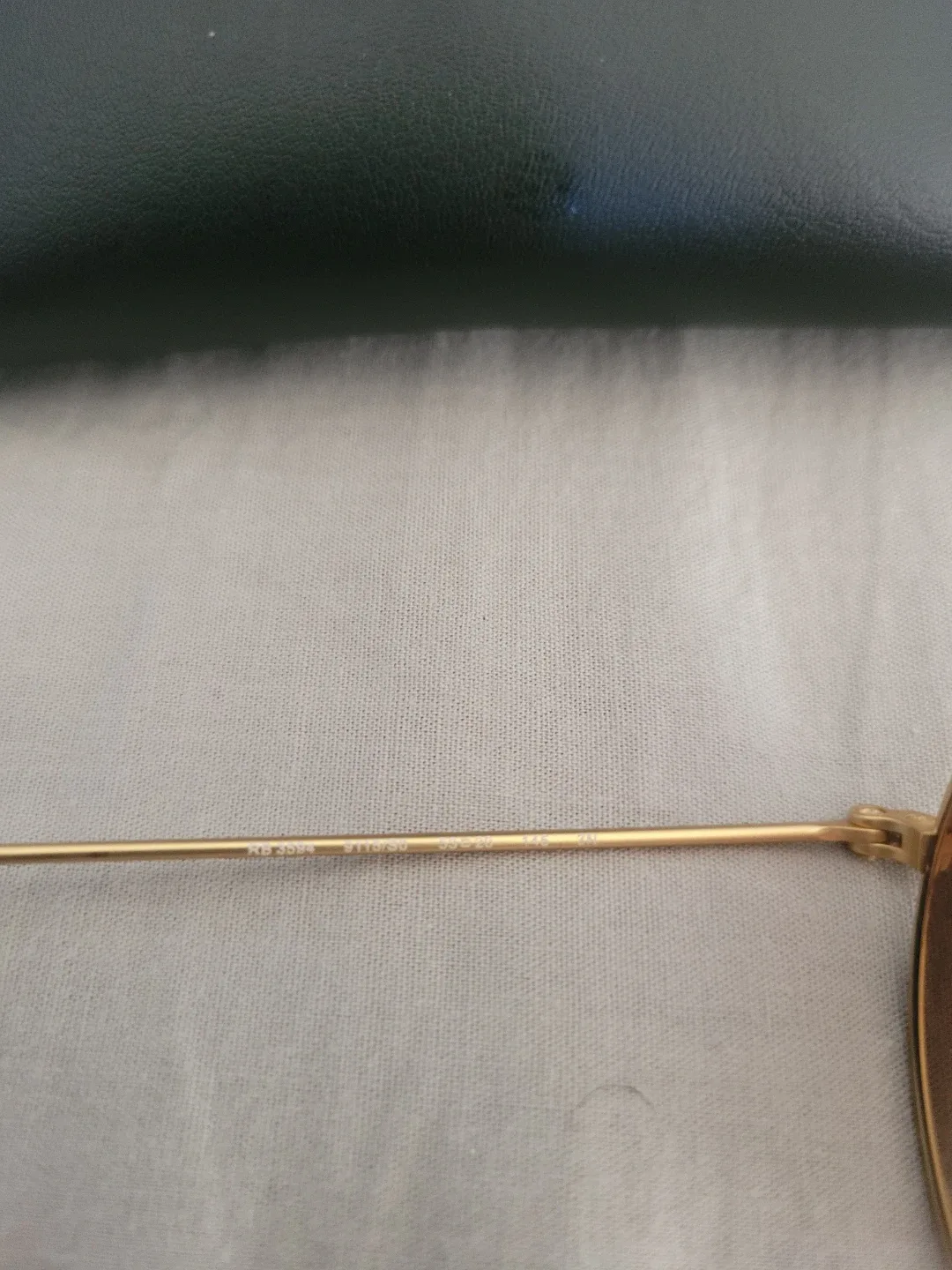 Ray-Ban Oval Sunglasses with Case image indicator(3)