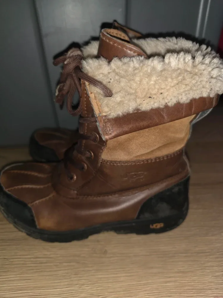 UGG Brown Leather Winter Boots kids