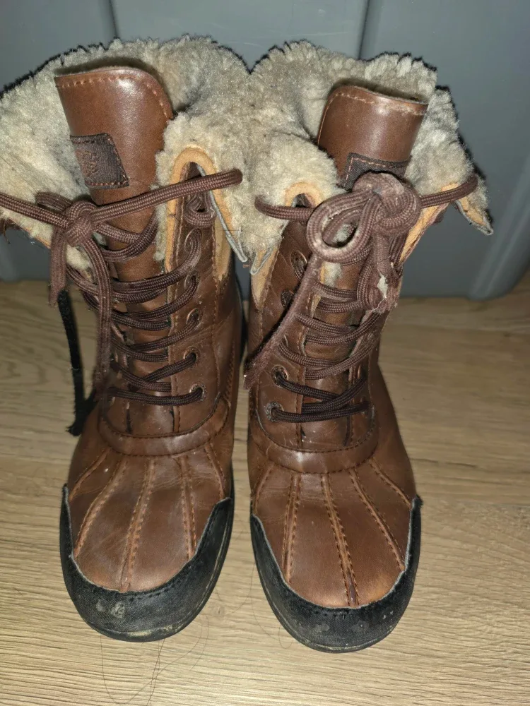 UGG Brown Leather Winter Boots kids image indicator(2)