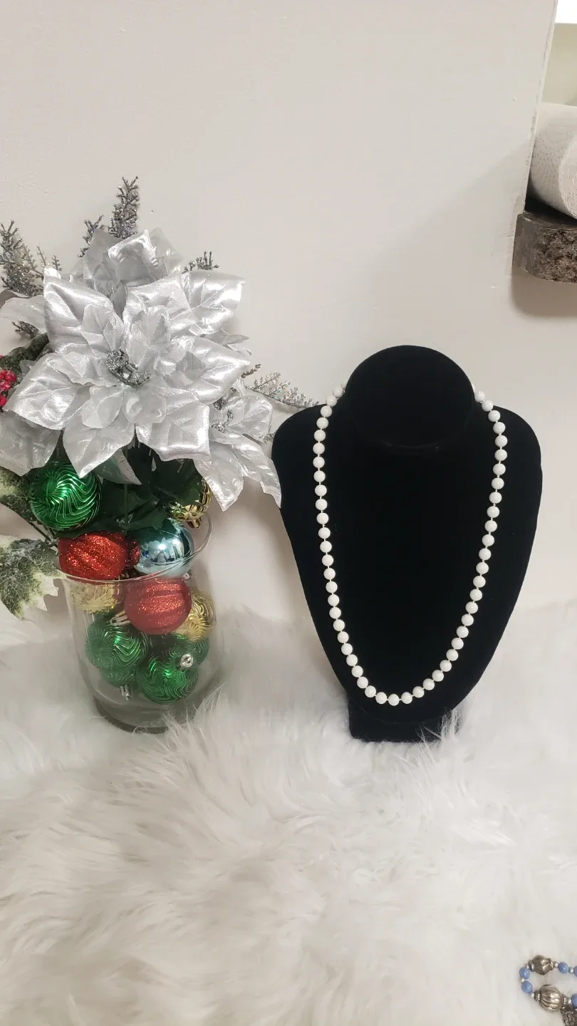 Like new  Pearl Necklace image indicator(2)