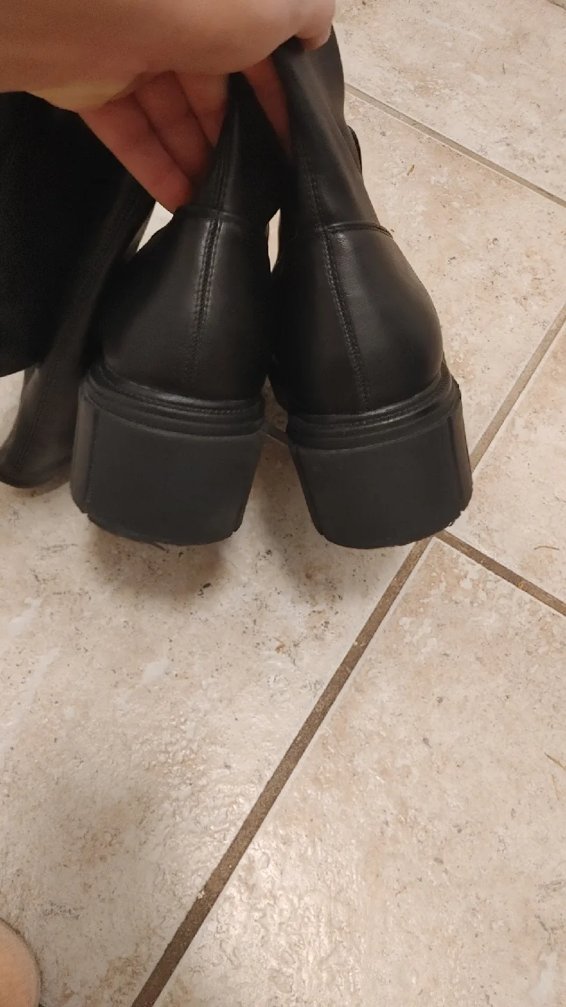 Women's Black Knee High Boots size 8.5 image indicator(4)