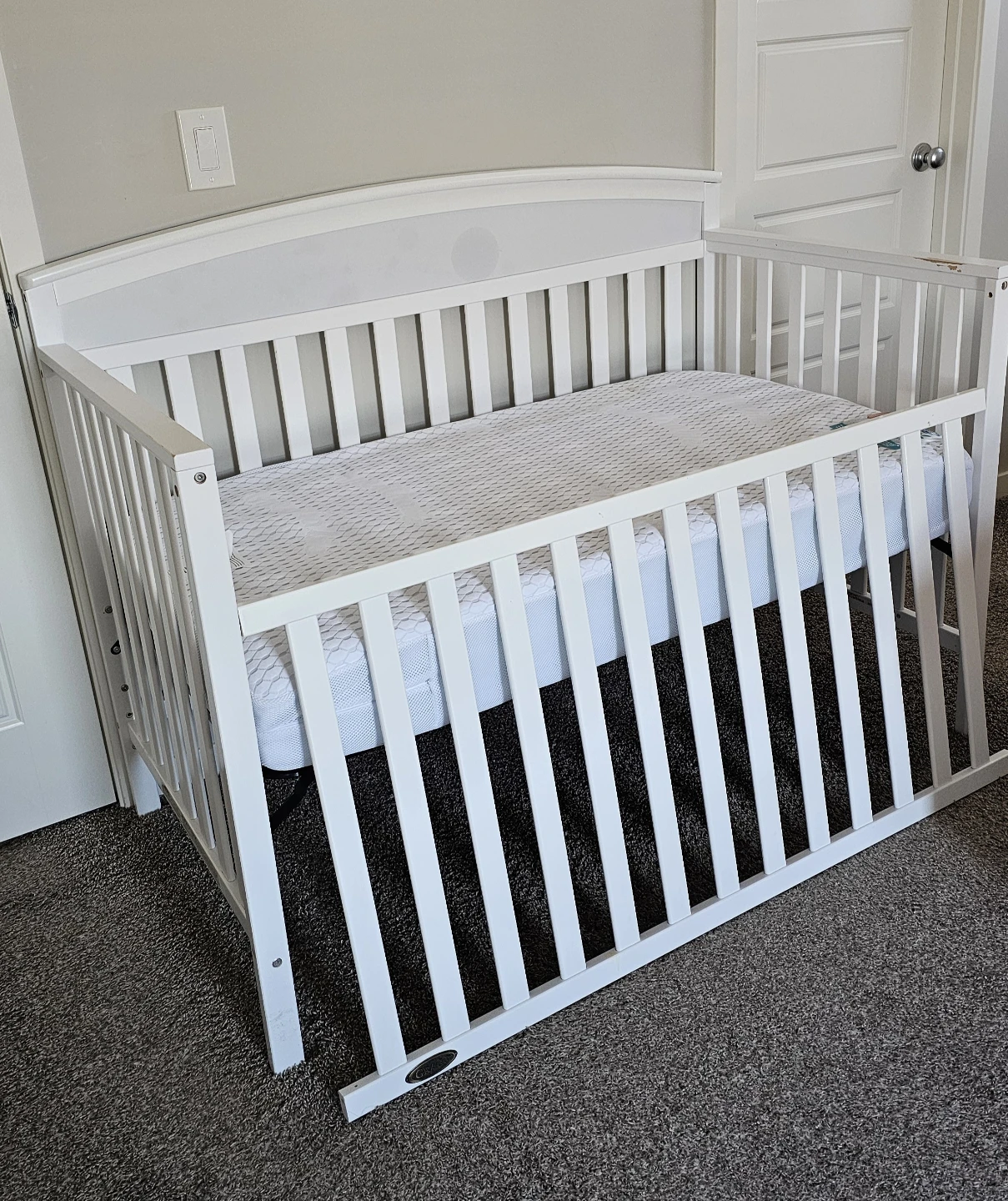 Convertible crib with mattress