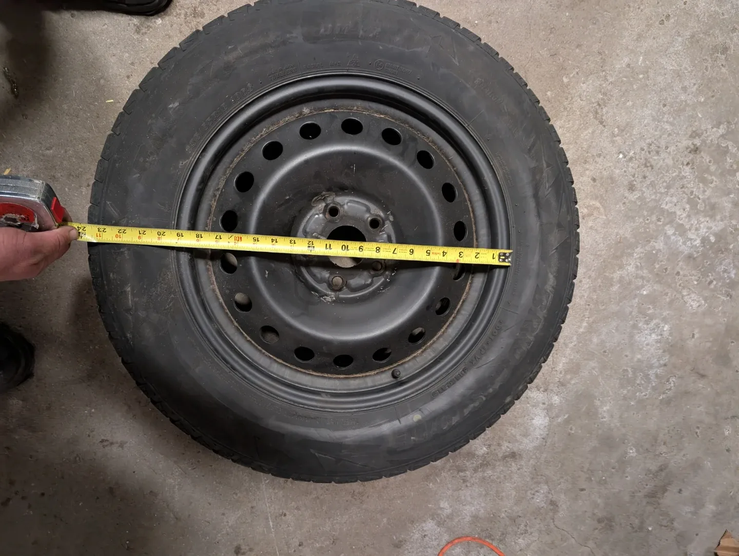 235/65R18 set of 4 Tires with Steel Rim Nissan 2015 image indicator(4)