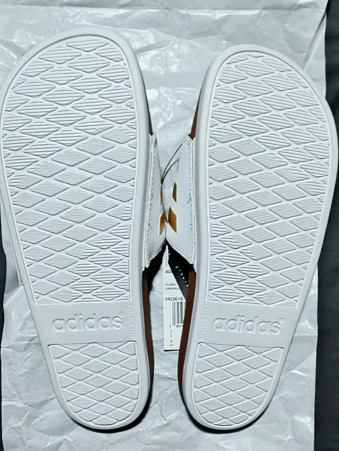 *NWT* 8 US—adidas Originals Adilette Comfort Slides image indicator(3)