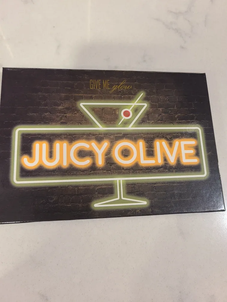 Give Me Glow Juicy Olive Eyeshadow Palette image indicator(3)