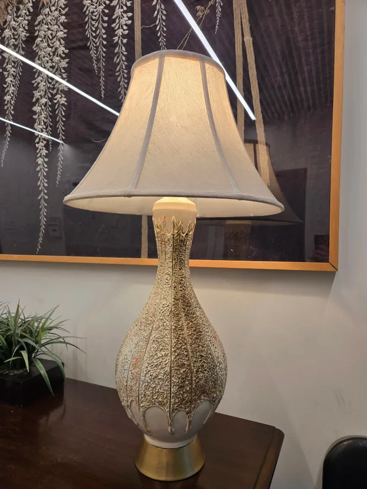 MCM White And Gold Table Lamp With Linen Shade image indicator(4)