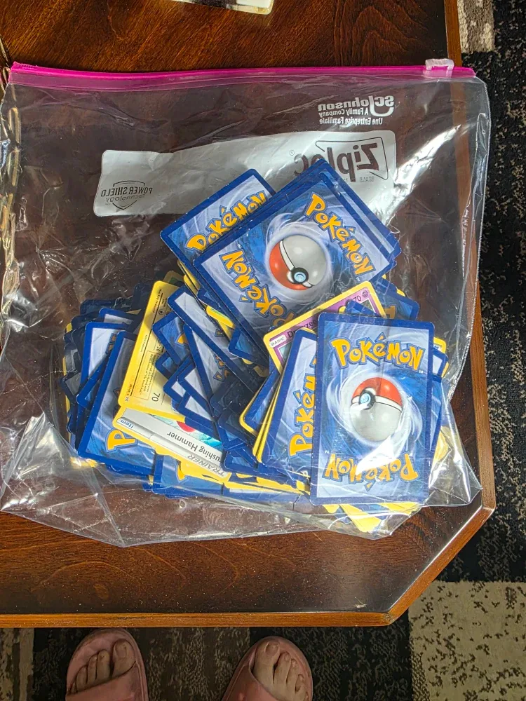 Pokémon Cards Bundle image indicator(2)