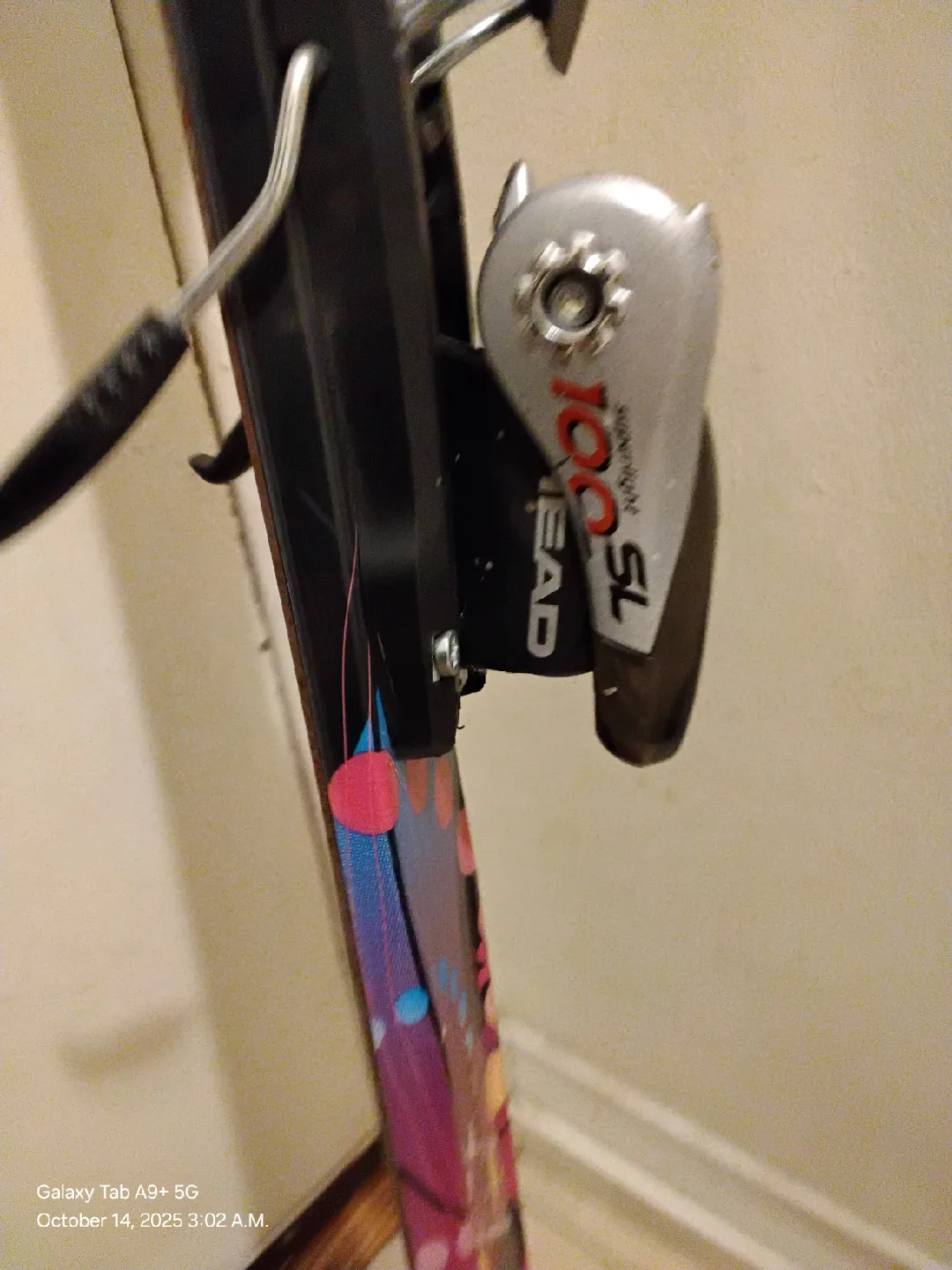 Head 100SL bindgings mounted on 160 cm Safine Women's Skis image indicator(5)