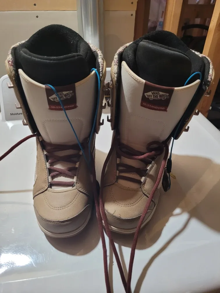 Snowboard Boots - Female size 8