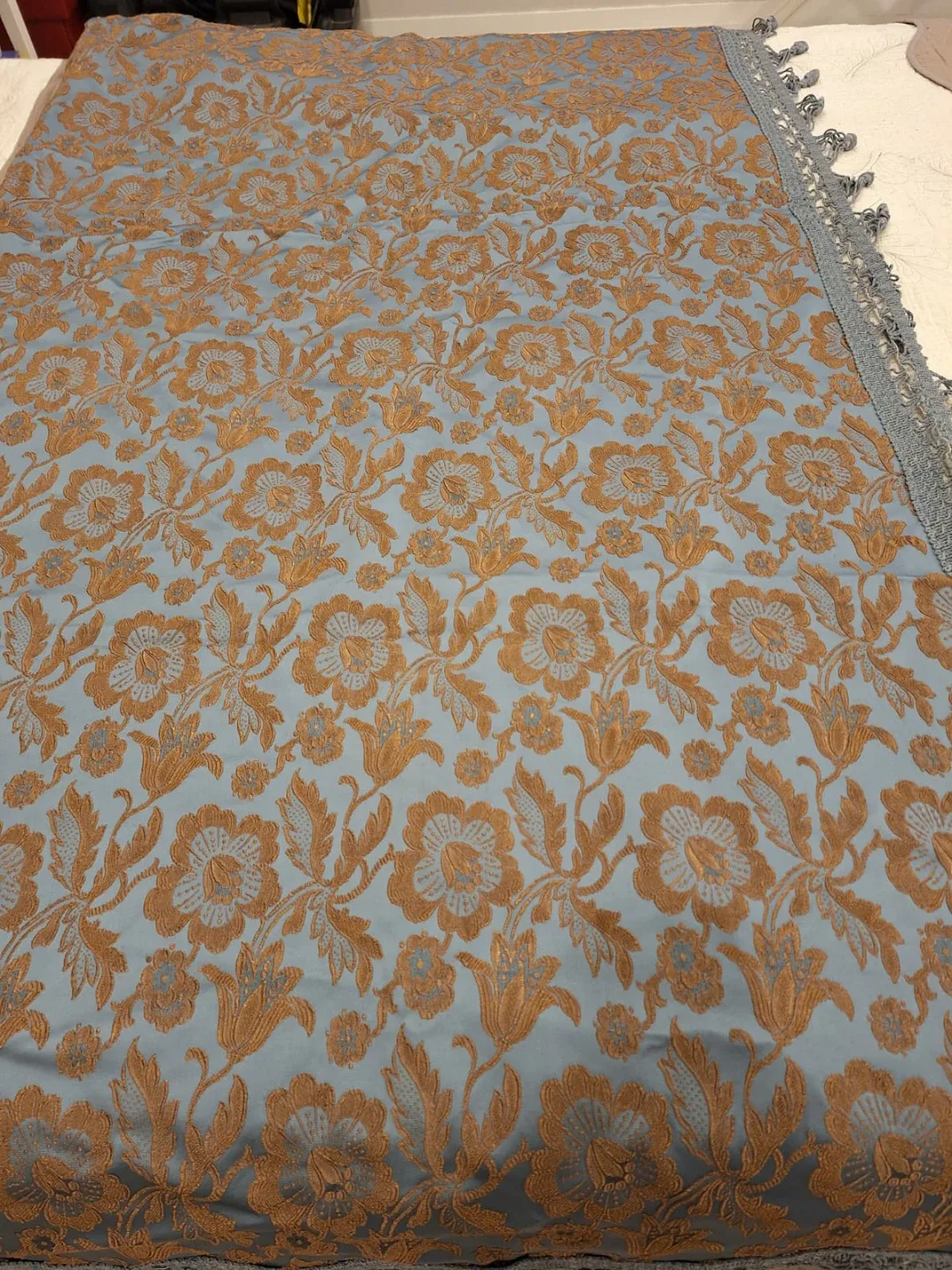 Beautiful embroidered Bedspread image indicator(2)