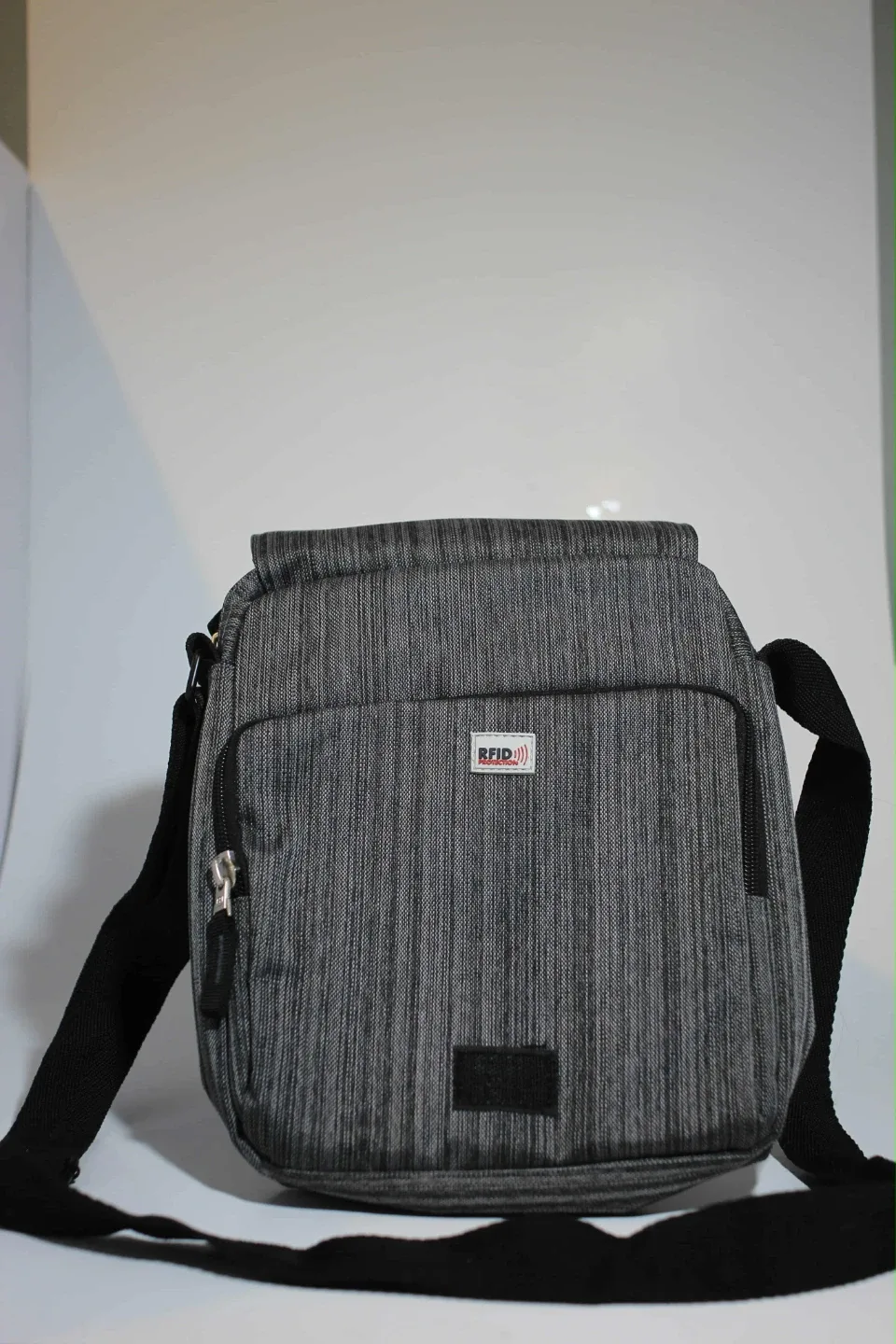 New SwissGear Travel Bag Collection - RFID & Tablet Slings image indicator(2)