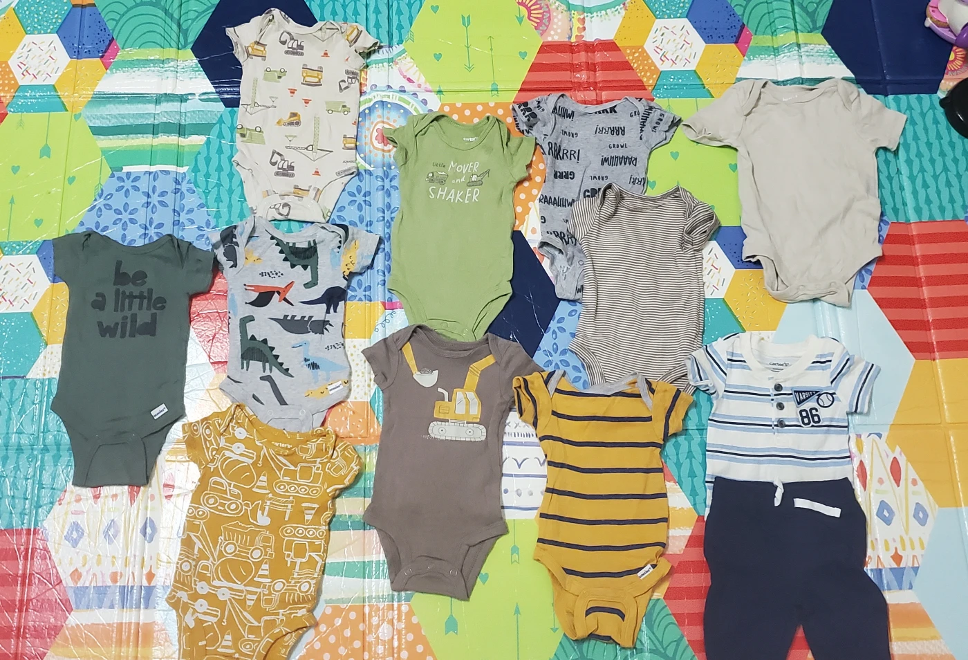 27 piece's Baby clothes (0-3M)