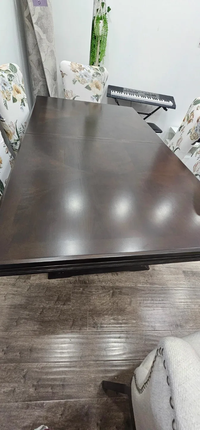 Leon's Rosario 7-Piece Extendable Dining Set image indicator(2)