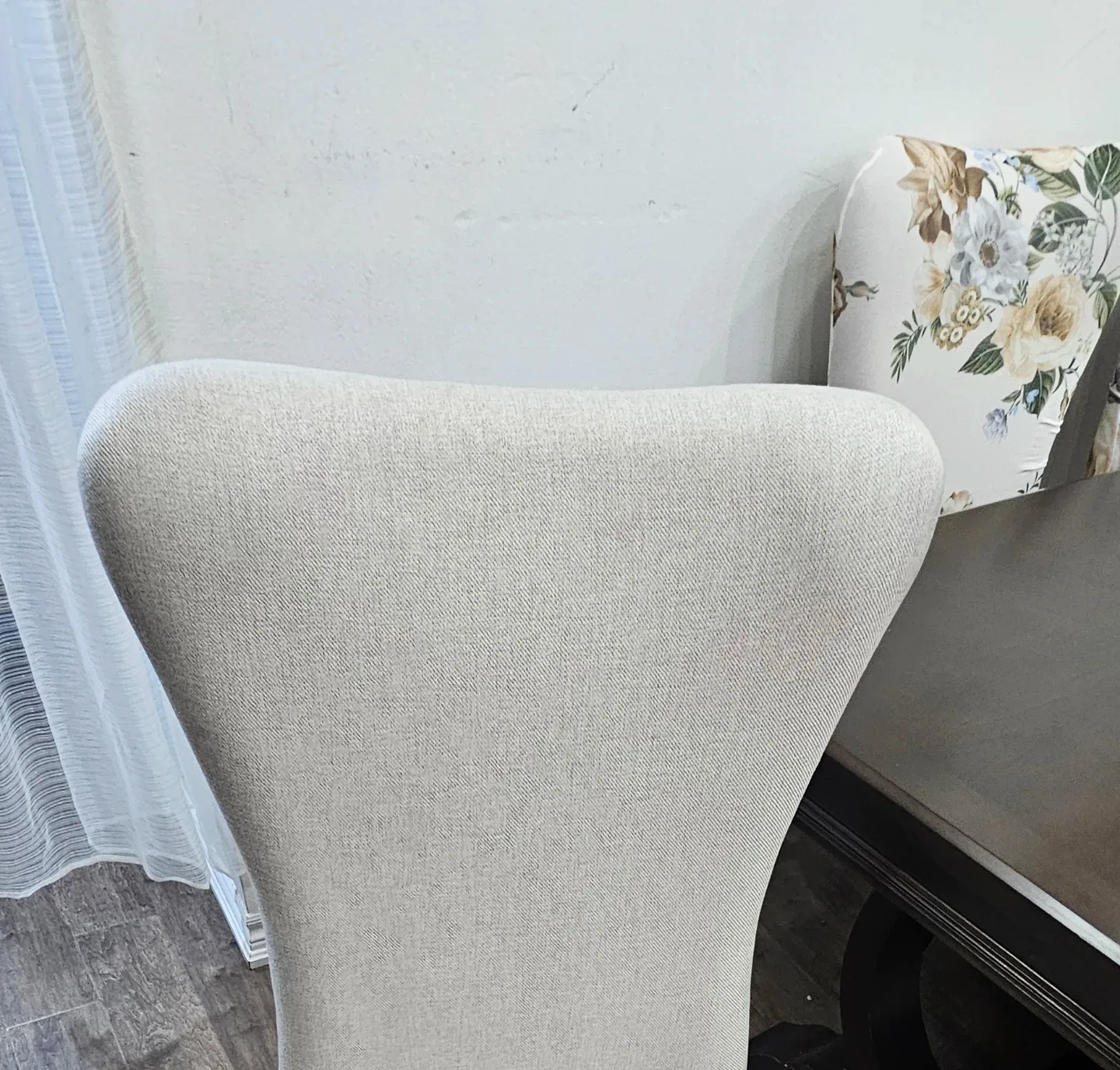 Leon's Rosario 7-Piece Extendable Dining Set image indicator(3)