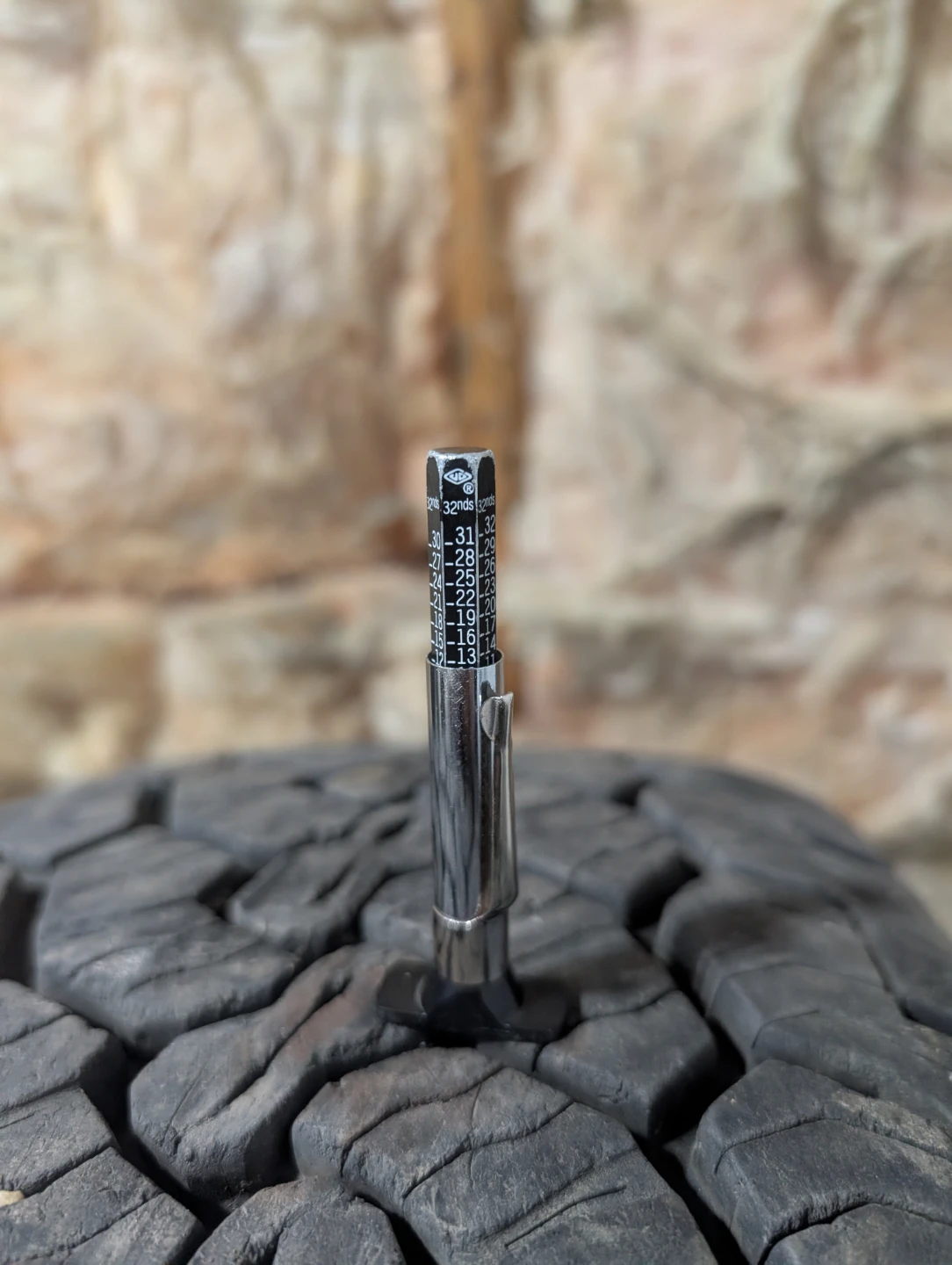 (1)-LT265/70R17 BFGoodrich Rugged Trail T/A Load Range "E" - photo 2