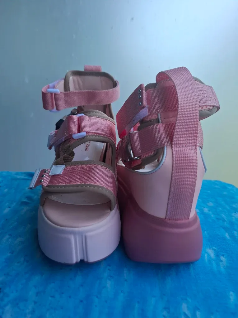 Sandales Demonia roses image indicator(2)