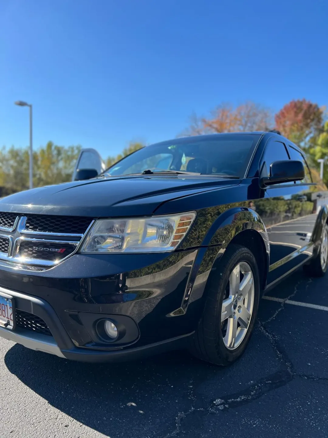 Dodge Journey - Black SUV image indicator(2)