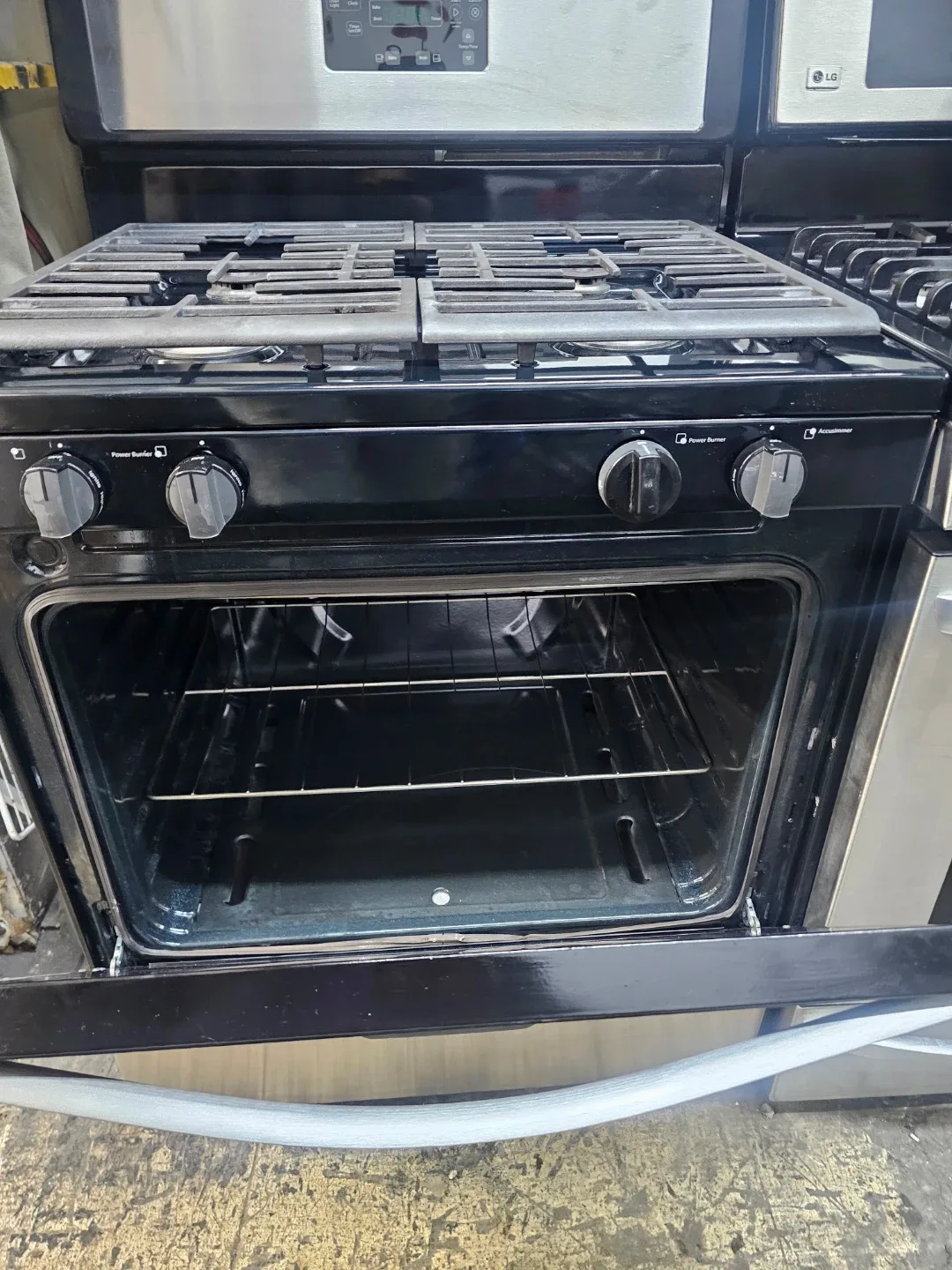 Whirlpool 30in SS gas stove  DELIVERY INSTALL WARRANTY image indicator(2)