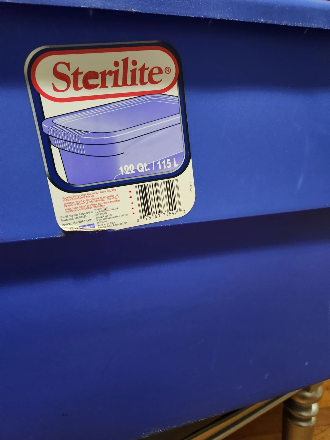 Sterilite 122 Qt / 115 L Storage Tote